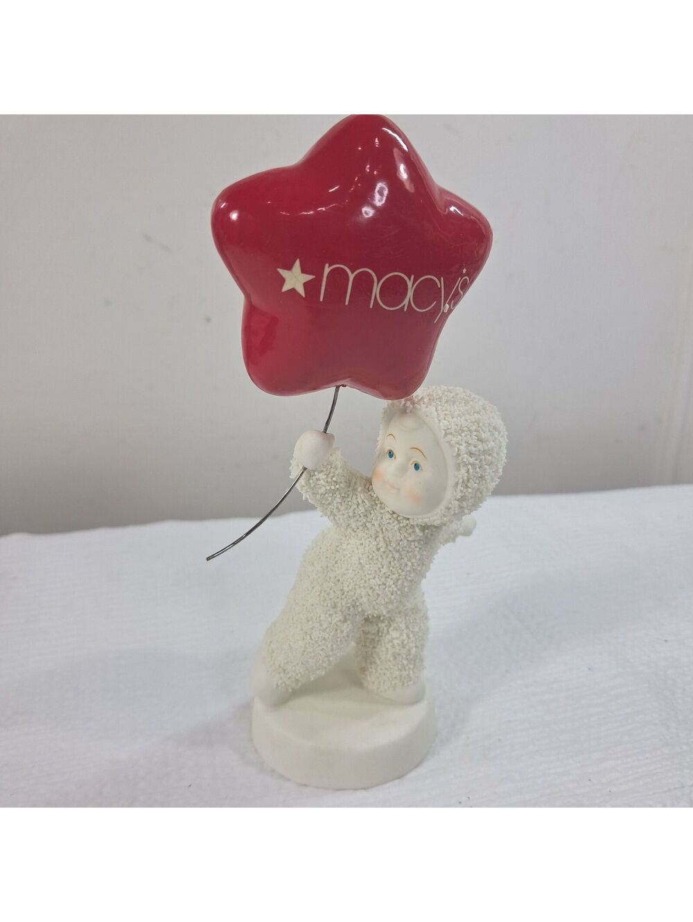 Snowbabies Macy's Parade Day Dept 56 figurine Department 56 red star balloon
